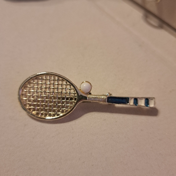 EUC Gerry’s Tennis Racketball Brooch Pin Pendant Gold Tone Blue Accents Vtg - Picture 5 of 5